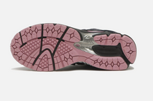 New Balance Unisex 1906R Color Black/ Pink